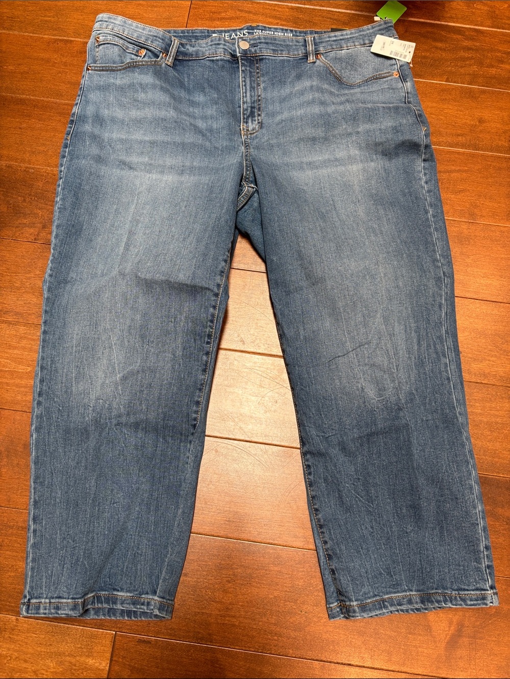 Reitmans Women's Relaxed Jeans in Medium Blue Wash